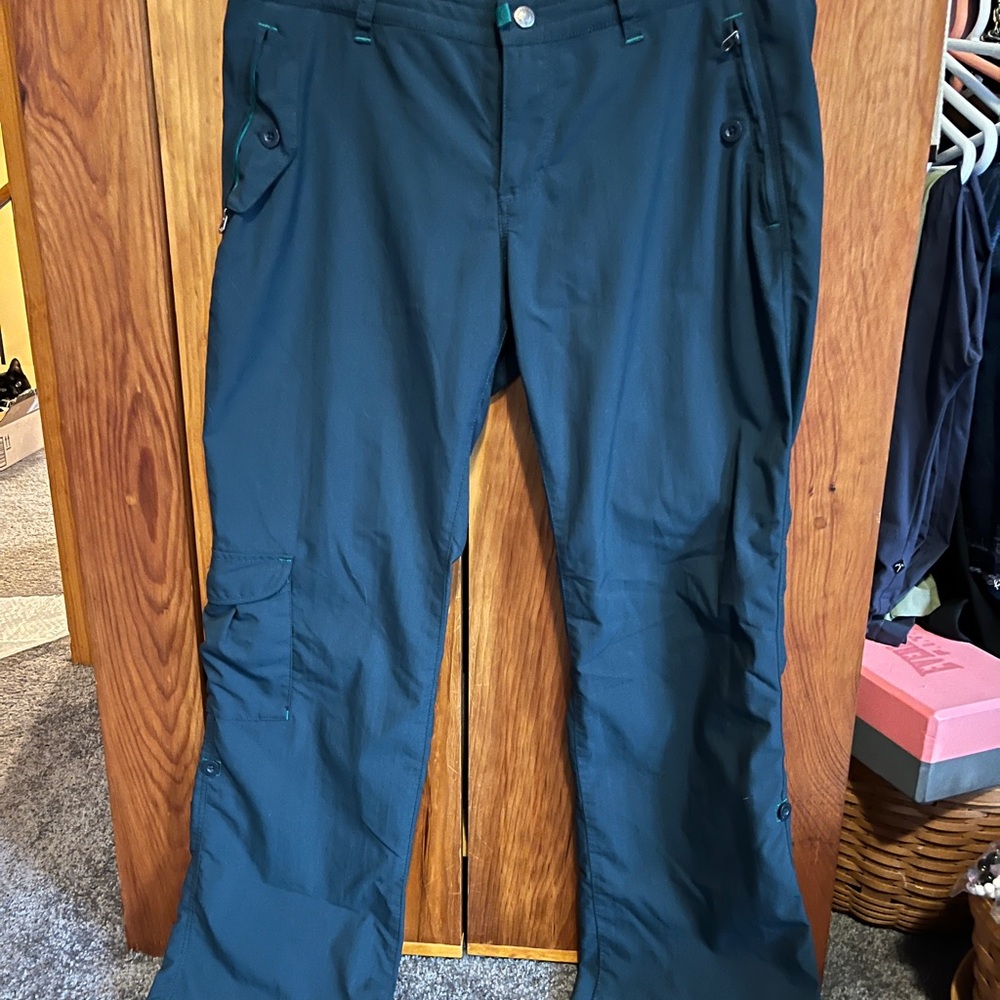 Patagonia Green Straight Leg Convertible Pants for Outdoor Activities